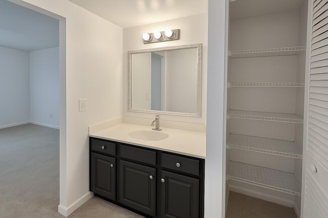 Building Photo - 1739 Embassy Dr