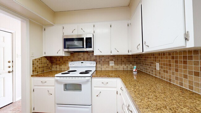 Building Photo - SPACIOUS HOUSE FOR RENT!!!