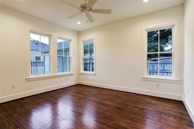 Building Photo - 138 Lakeview Dr