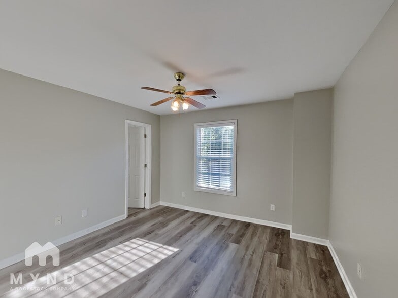 Building Photo - 1557 Silver Ridge Dr SW