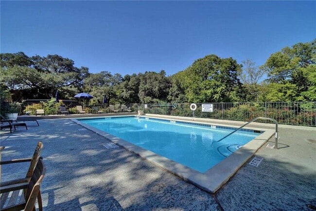 Building Photo - 901 E Oltorf St