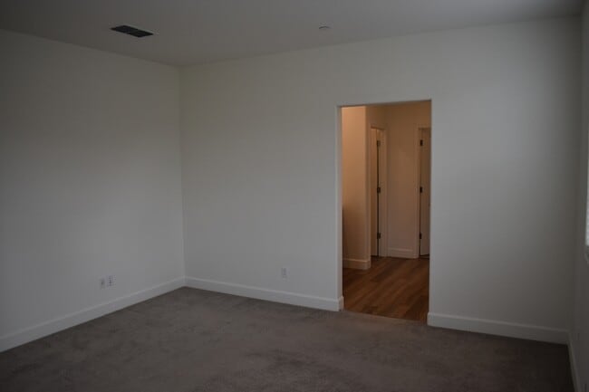 Building Photo - 8168 Oxbow Landing Loop