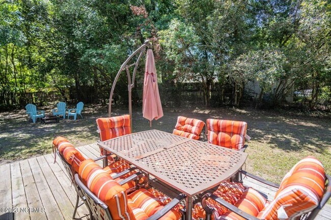 Building Photo - Fully Furnished Single Family Home - Long ...
