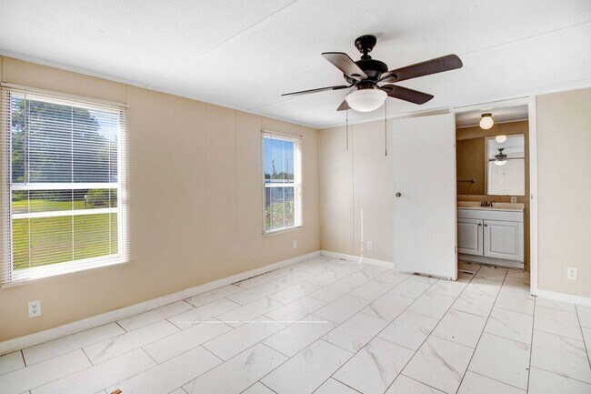 Building Photo - Newly Renovated! 3 Bedroom | 2 Bathroom Mo...