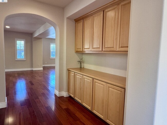 Building Photo - 7875 Kennard Ln