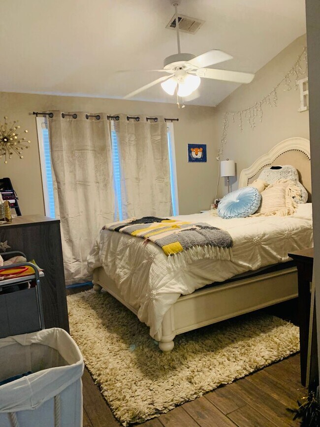 Building Photo - Tower Place #303