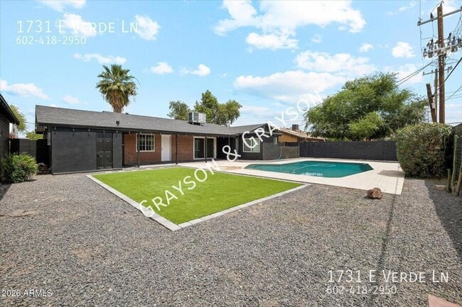 Building Photo - Beautiful Brick Home in Phoenix