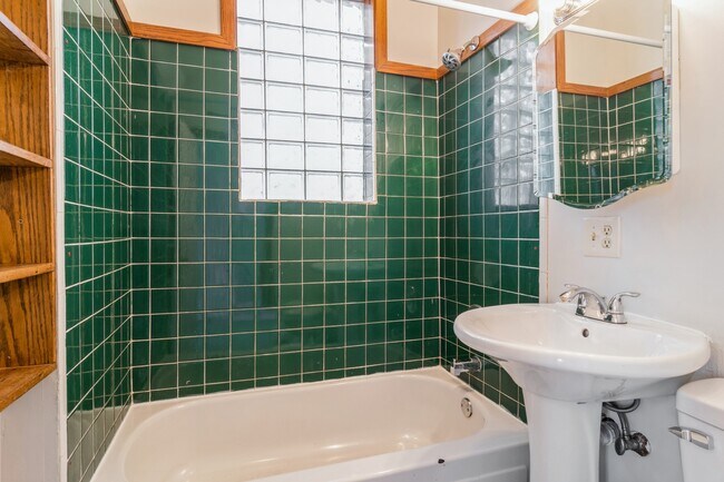 Building Photo - 1823 W Thomas St