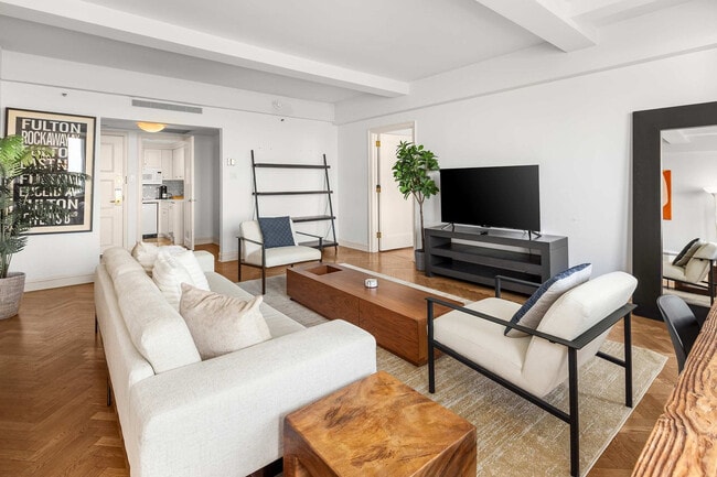 Building Photo - 160 Central Park S