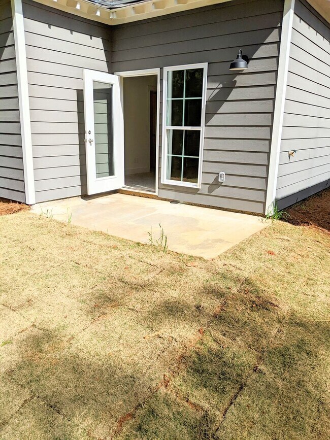 Building Photo - 2 Bedroom Cottage in Fox Run Village!