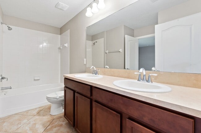 Building Photo - Beautiful 3/2.5 Energy Efficient Home in H...