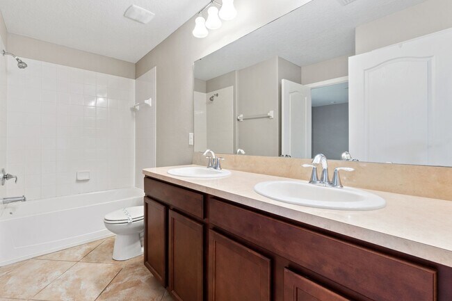 Building Photo - PENDING APPLICATION- Beautiful 3/2.5 Energ...