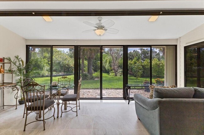 Building Photo - 3946 Wilshire Cir E