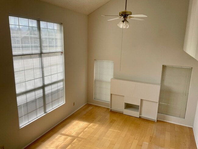 Building Photo - Two-story Duplex!