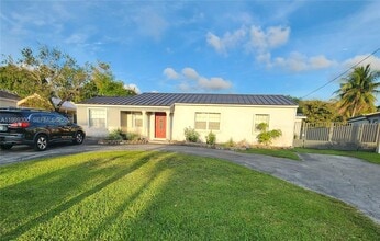 Building Photo - 3325 S Lake Dr