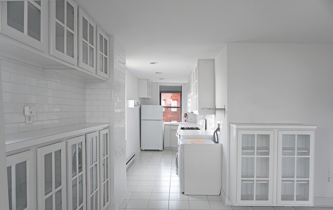 Building Photo - 1001 St Paul St