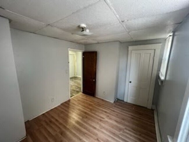 Building Photo - 2421 S 5th Pl