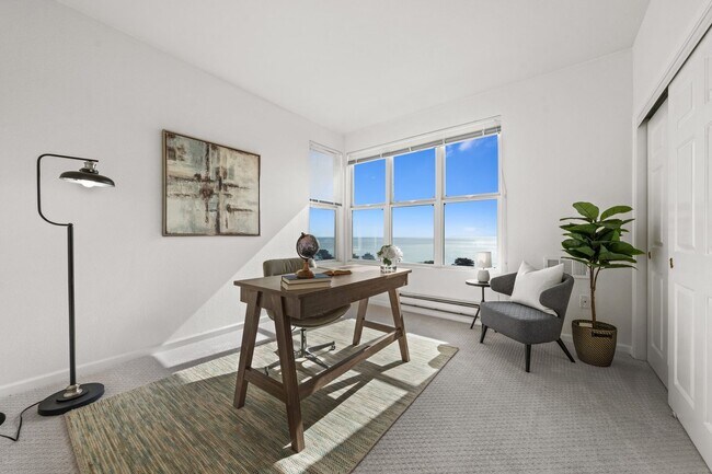 Building Photo - Epic REA - Top floor, Sweeping Views, 3 BR...