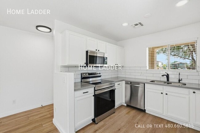 Building Photo - 16030 W Woodlands Ave