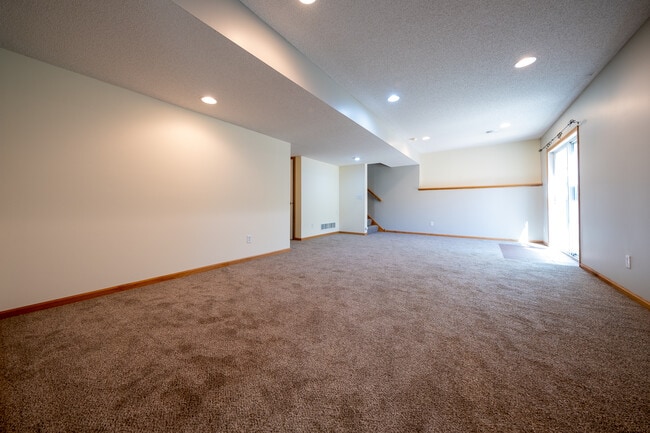 Building Photo - 12101 Waconia Cir NE