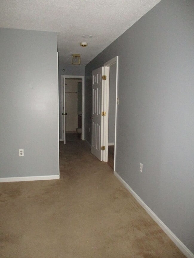 Building Photo - Courthouse Condo just steps away from Metro