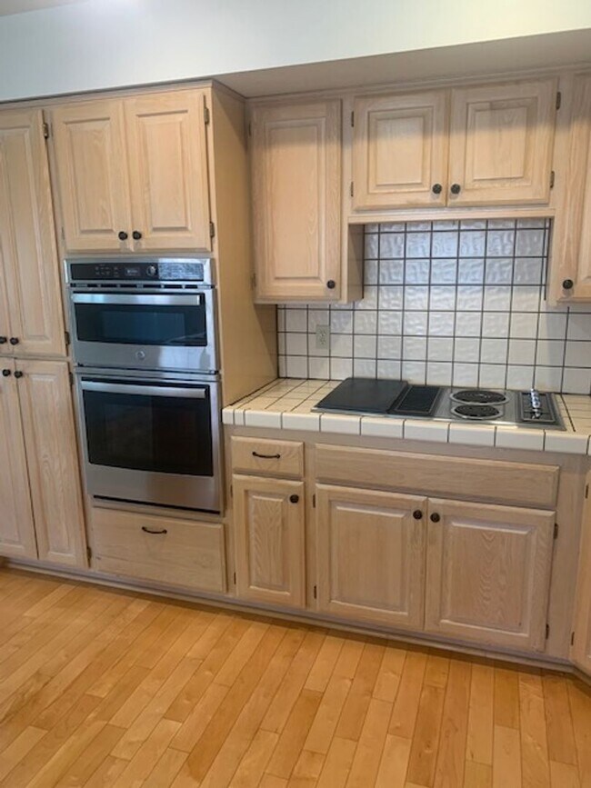 Building Photo - Custom home in Southwest Reno, 3 Bedrooms, 2 Bathrooms, Large Garage