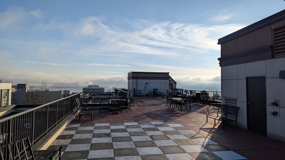 Building Photo - 323 Queen Anne Ave N