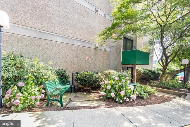 Building Photo - 5911 Edsall Rd