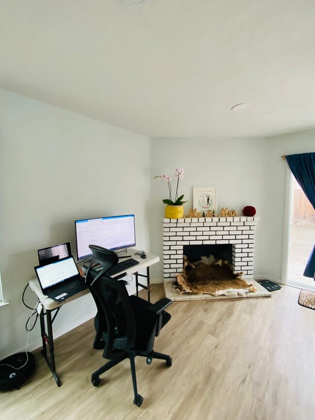 Building Photo - 2506 Cabrillo Dr