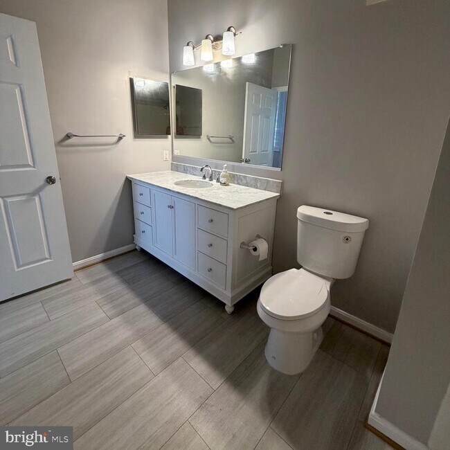Building Photo - 10730 Symphony Way