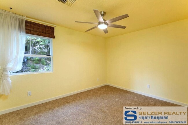 Building Photo - 25053 Robin Cir