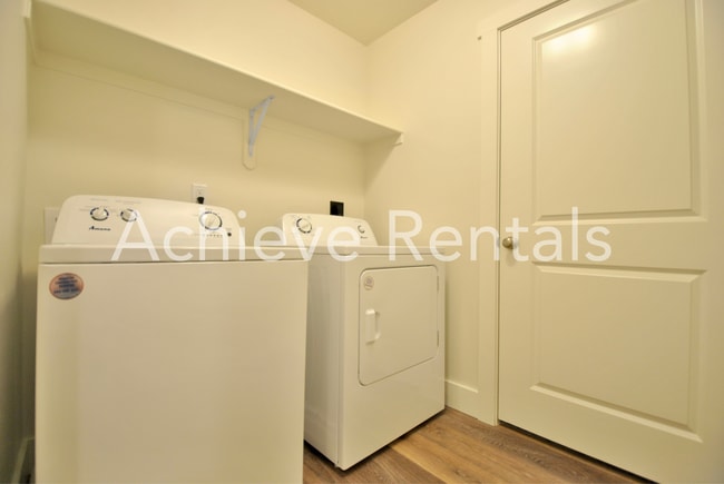 Building Photo - Conveniently Located North Logan Village Townhome | Near Utah State and Hospitals