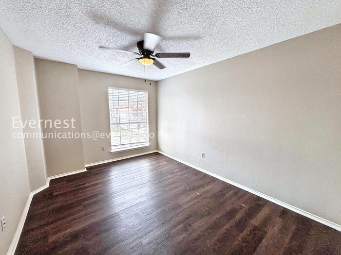 Building Photo - 13923 Conner Downs Dr