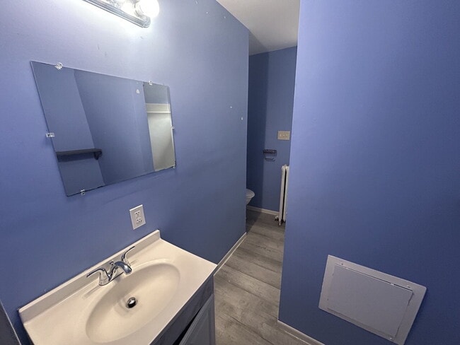 Building Photo - "Spacious 5-Bedroom Family Retreat with 2 ...
