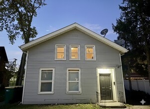 Building Photo - 118 W Grove St