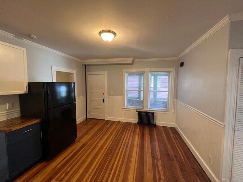 Eat-In Kitchen - 9 Mt Vernon St