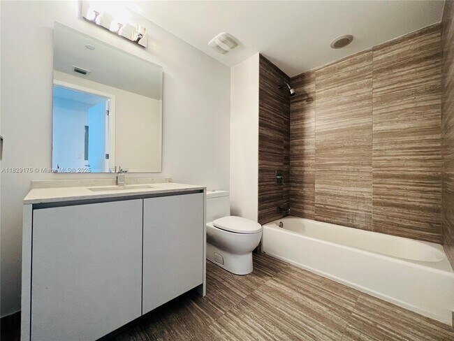 Building Photo - 1010 Brickell Ave