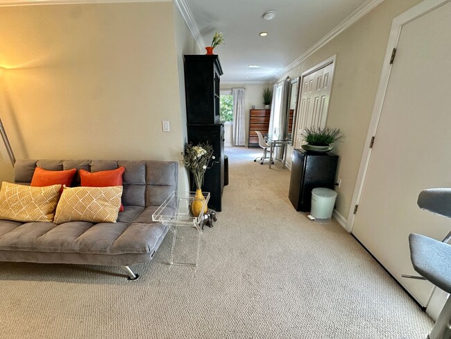 Building Photo - Beautiful San Rafael Home