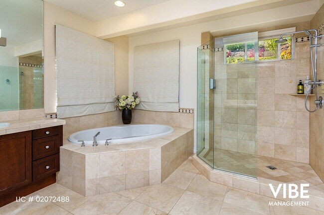 Building Photo - Gated Community-Lynn Oaks Estates Pool Hom...