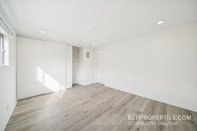 Building Photo - 7548 Hampton Ave