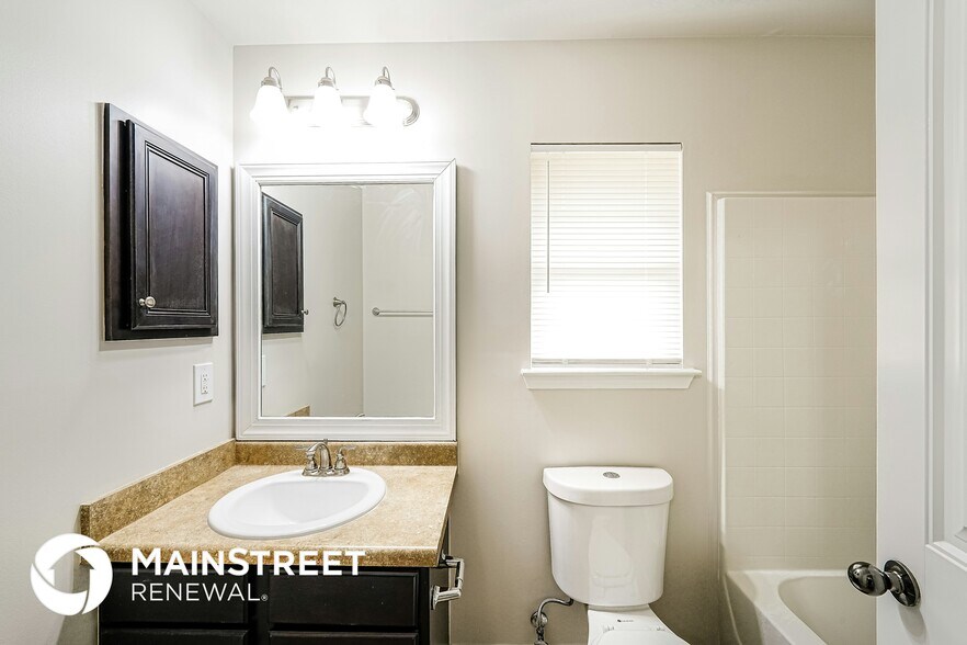 Building Photo - 955 Clover Ave