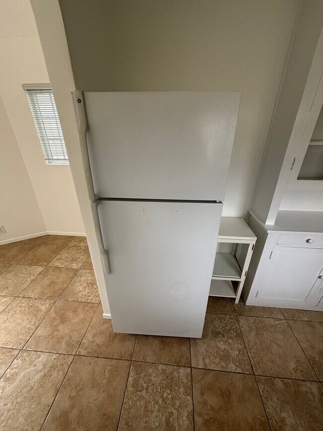 Building Photo - Charming One-Bedroom Retreat in Prime Santa Barbara Location