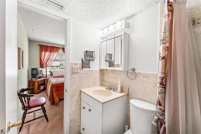 Building Photo - 4746 Azalea Dr