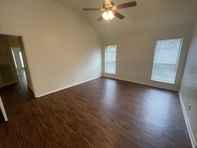 Building Photo - Nice 1 Story Home in Grand Prairie in Dall...