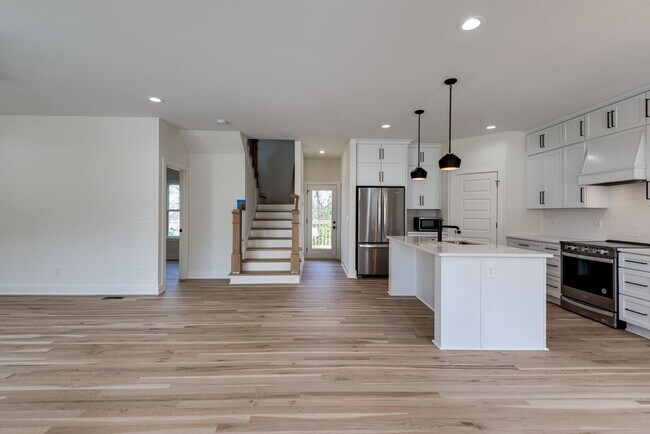 Building Photo - Bright + Modern 4BR in Walkable Inglewood — Available Dec 1