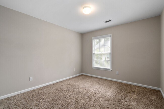 Building Photo - Spacious 4-Bedroom Two-Story Home in Dunwo...