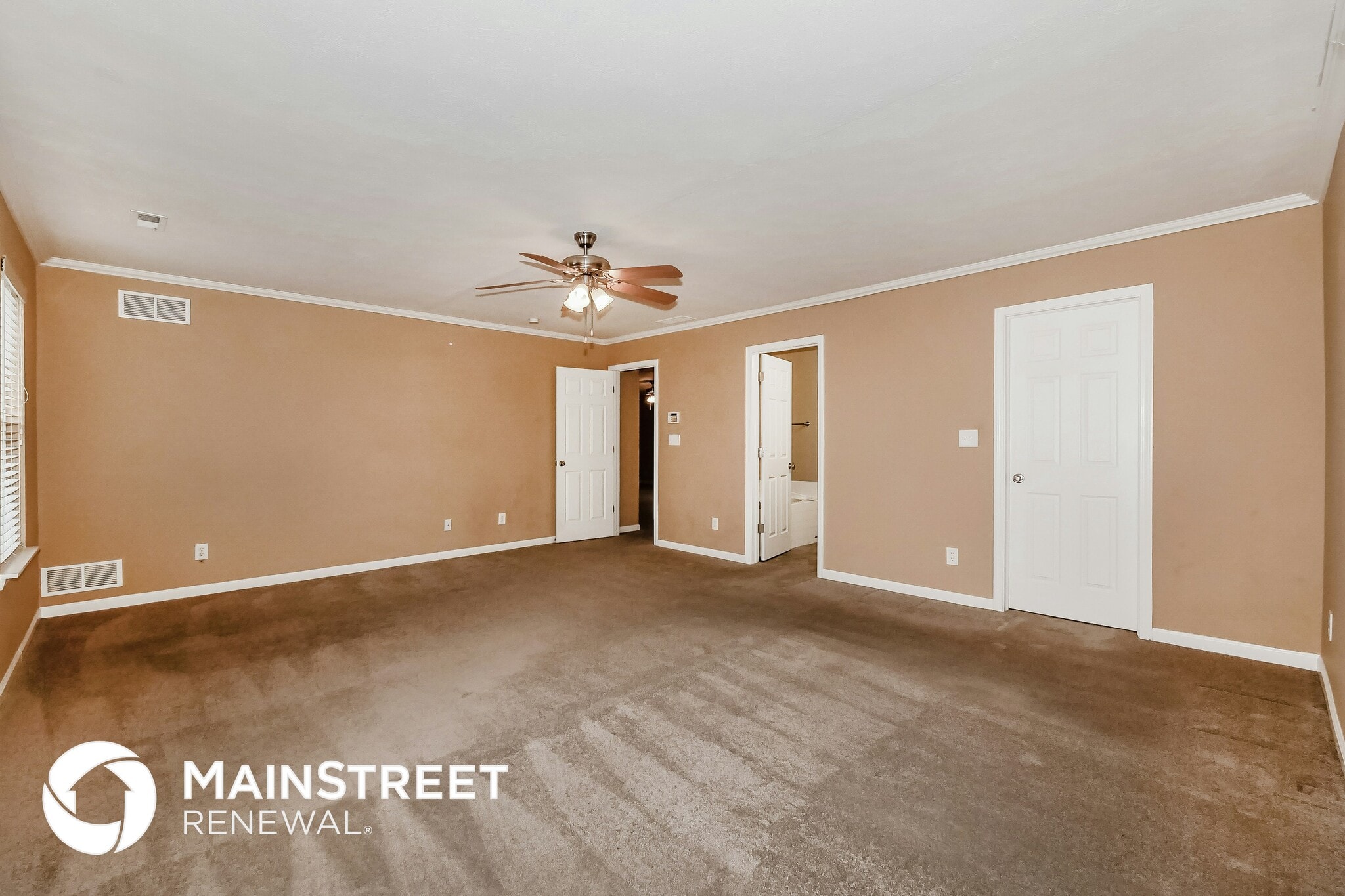 Building Photo - 8144 Wood Hollow Ln