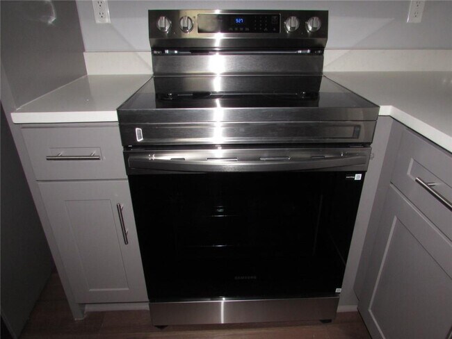 Building Photo - 1716 Twin Brooks Dr SE