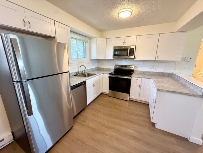 Building Photo - 4950-4956 Basswood Drive