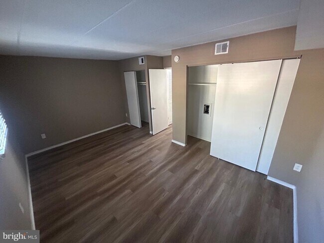 Building Photo - 5645 Harpers Farm Rd